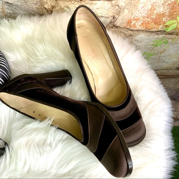 IOB BOTTEGA VENETA Handmade Brown Satin and Velvet Pumps, 8 - Picture 11 of 15